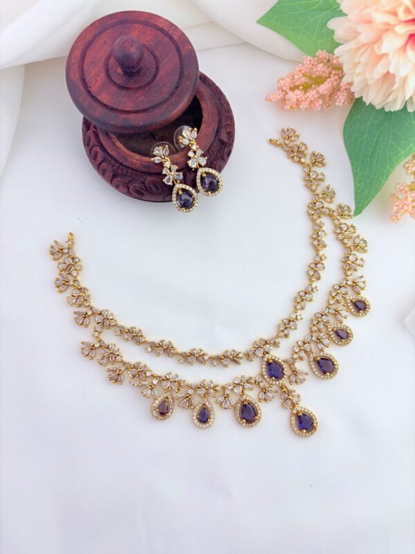 Glittering uncut diamond necklace